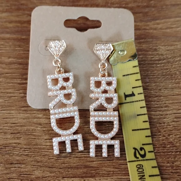 Faux Pearl BRIDE Statement Drop Earrings Gold Tone Wedding Bachelorette NWOT - Picture 3 of 4
